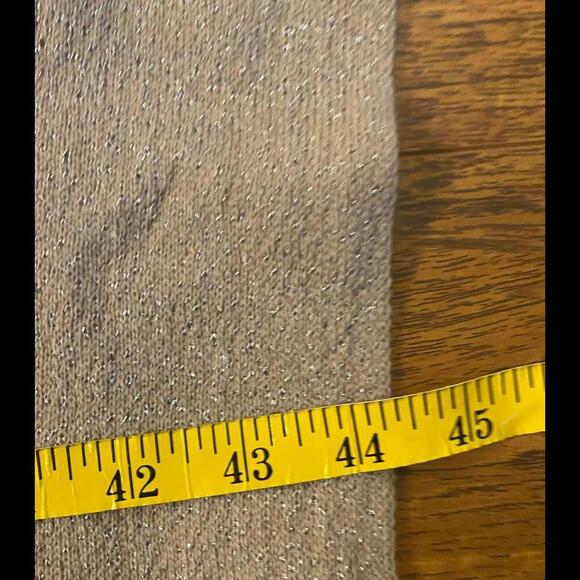 Adrienne Vittadini Elegant Beige Faux Fur Cape - Stylish Wrap for Any Occasion - Picture 8 of 8